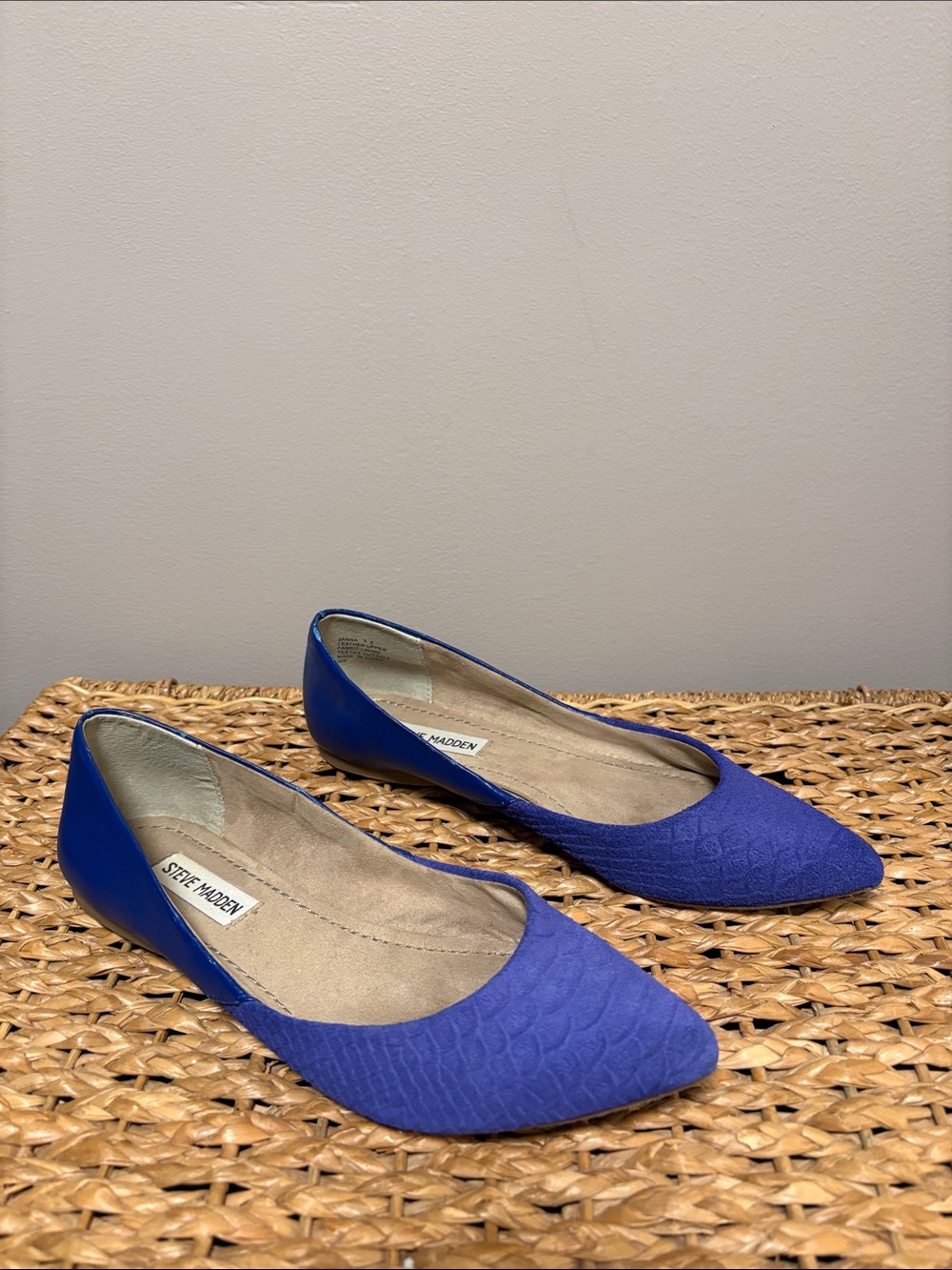 Steve Madden Blue Pointed Toe Textured Flats